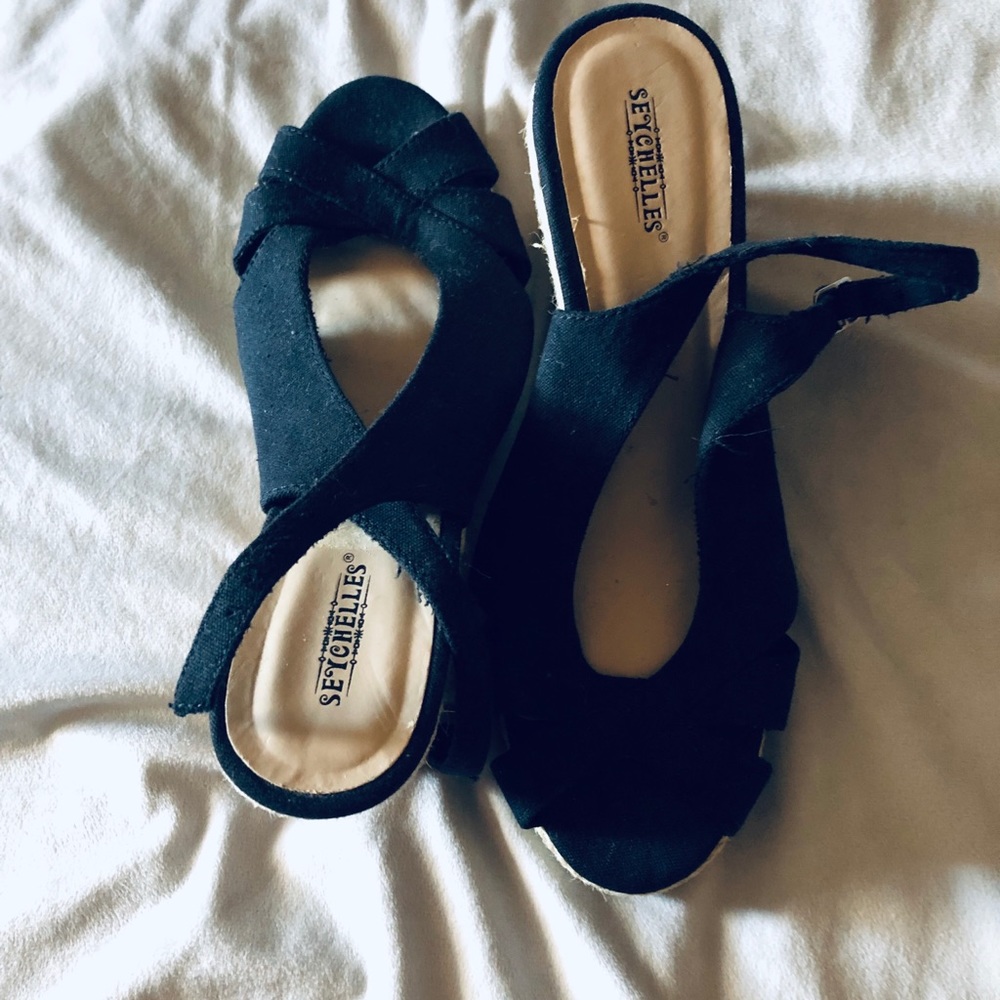 Women black wedges